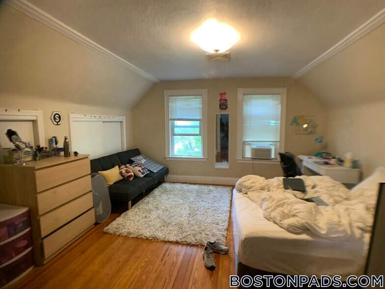 Building Photo - 70 Ossipee Rd