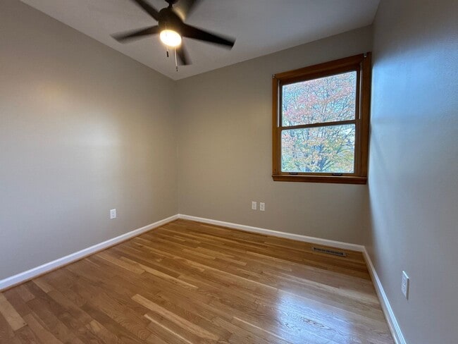 Building Photo - Beautiful 3 Bedroom 2 Bath House In Parkville