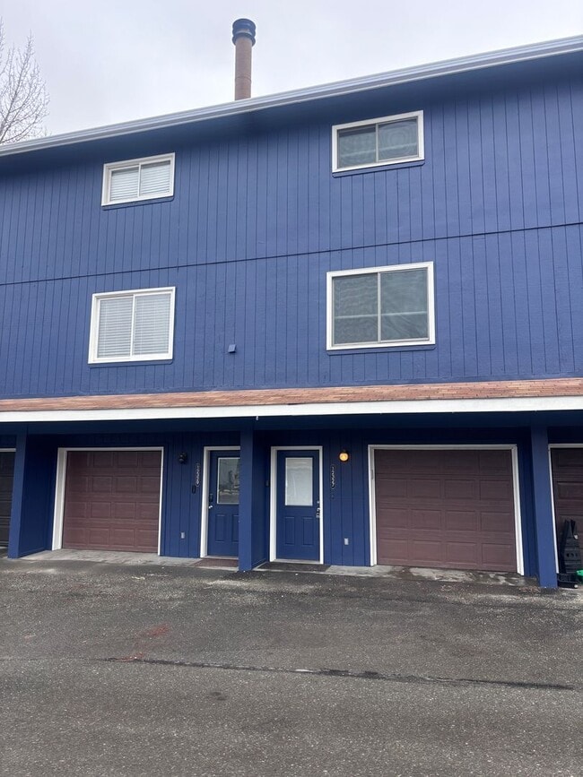 Building Photo - Perfectly Located 2 Bed/1.5 Bath Eagle River Condo!