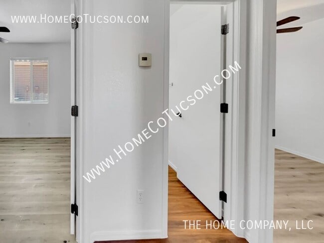 Building Photo - 7622 W August Moon Pl