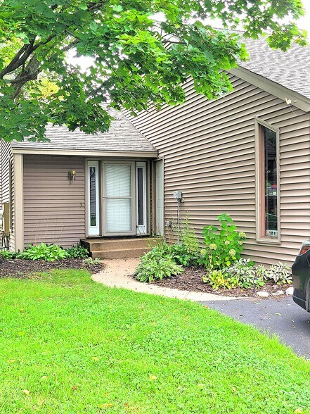 Primary Photo - 451 Hunter Hill Rd