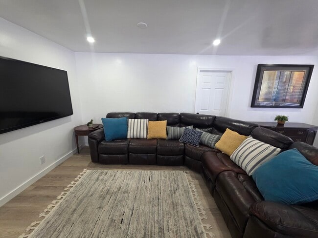 Building Photo - 320 Sterling Ave