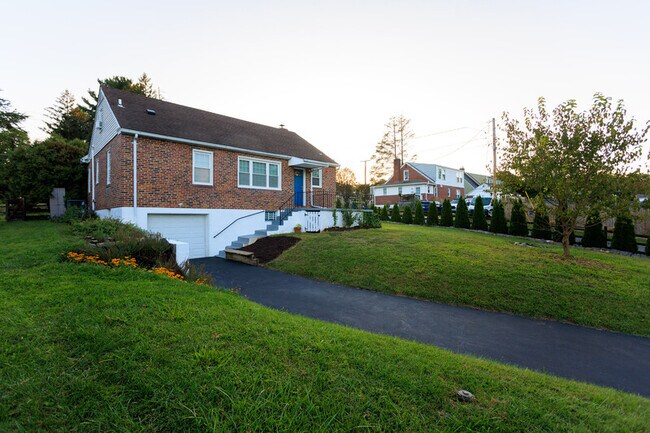 Building Photo - 2900 Cub Hill Rd