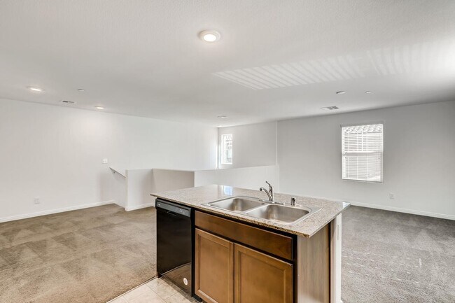 Building Photo - 3 Bedroom Townhouse in a Gated Northeast Community Near Nellis Air Force Base
