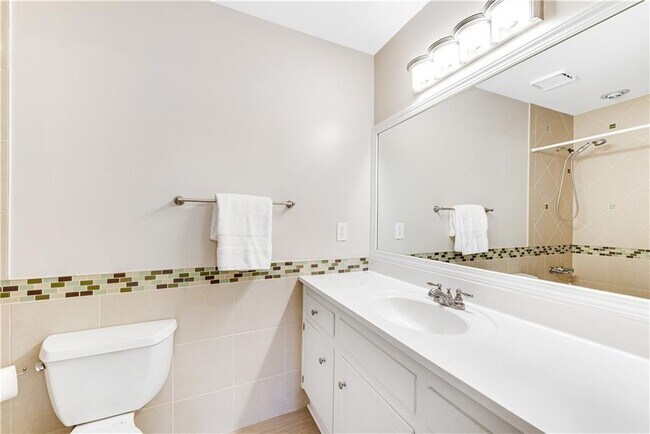 Building Photo - 1420 Old Virginia Ct SE