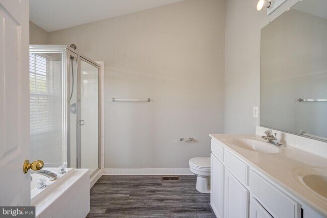 Building Photo - 4624 Kings Mill Way