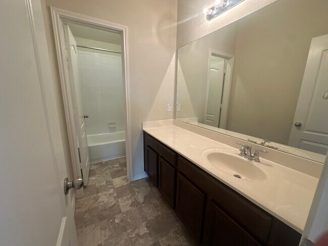 Building Photo - 3419 Golden Amber Ct