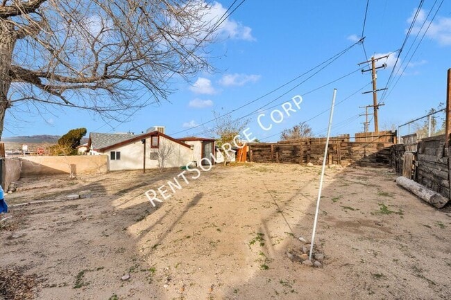 Building Photo - 1040-1042 Flora St