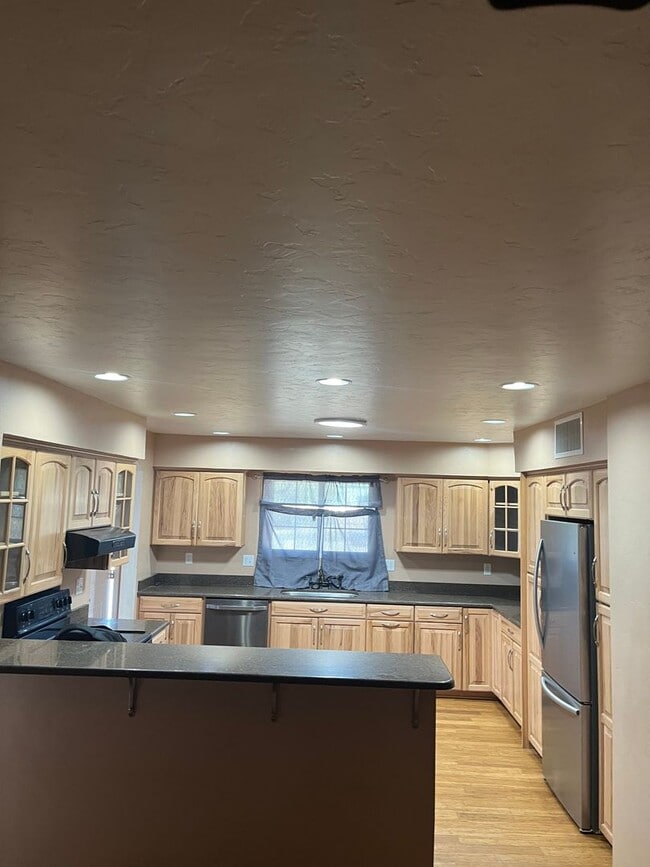 Building Photo - 626 S Huachuca St