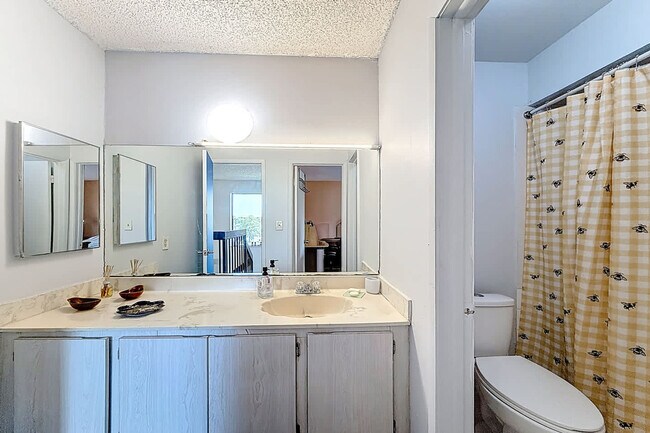 Building Photo - 693 NW 102 Pl