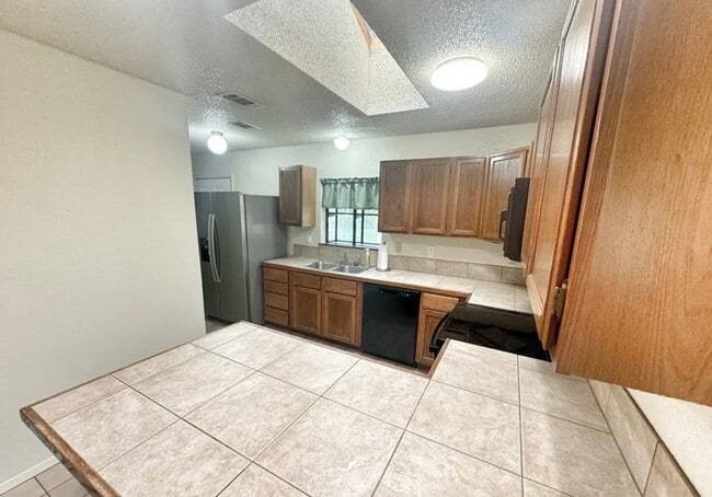 Building Photo - 1291 Edgewater Falls