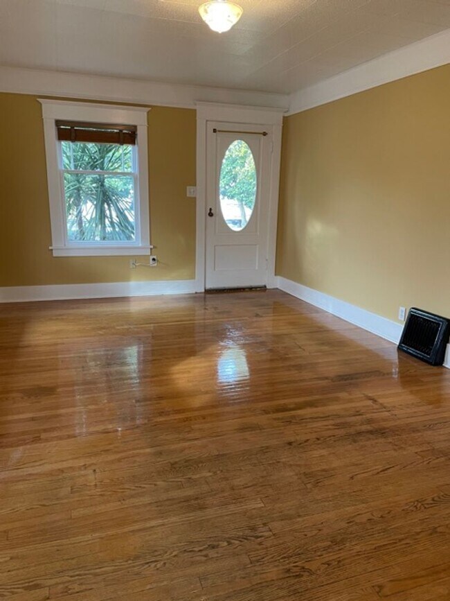 Building Photo - Cozy Private House Near Historic District of Georgetown