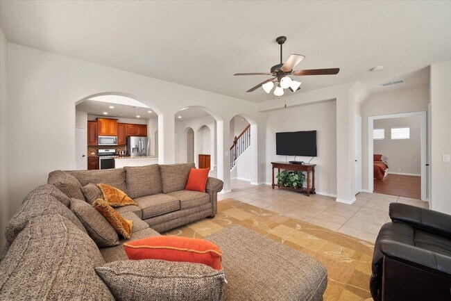 Building Photo - 1202 Killian Dr