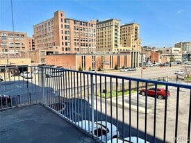 Building Photo - 210 N 17th St