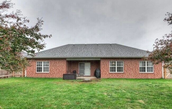 Building Photo - 1531 Lucas Dr