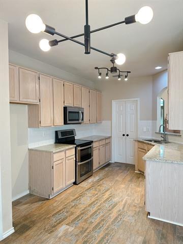 Building Photo - 2204 Starleaf Pl