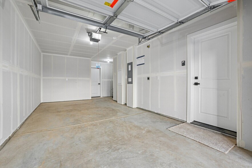 Garage - 14707 87th Ave SE