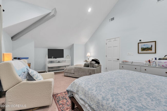 Building Photo - 160 Main St