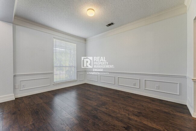 Building Photo - Recently Updated Plano Property with Modern Features and Serene Surroundings