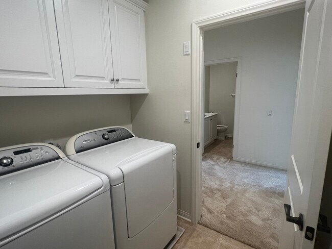 Building Photo - 2404 Sanabria Ln