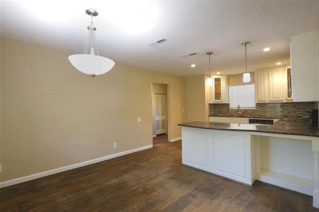 Building Photo - 1004 W Cayuga Dr