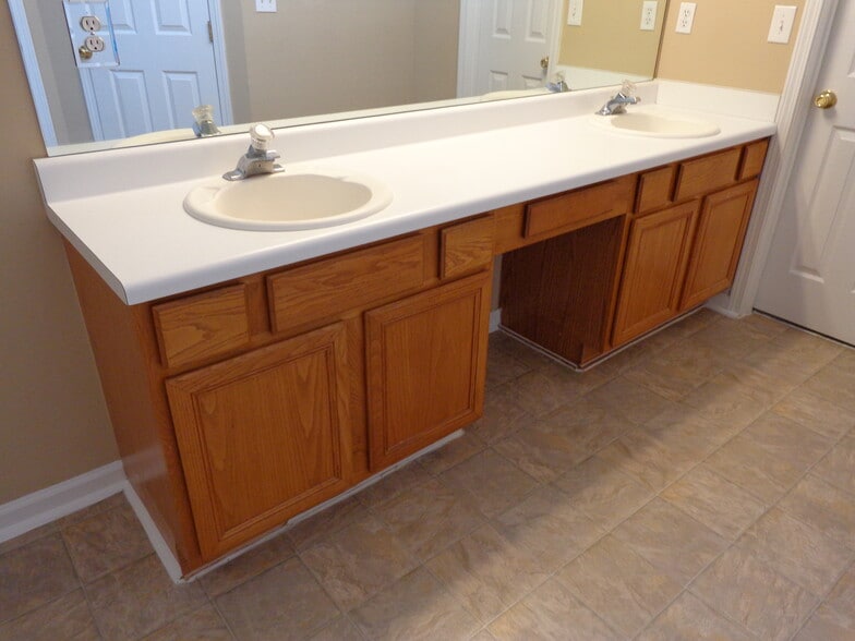 Building Photo - 3730 Sugarbrook Dr