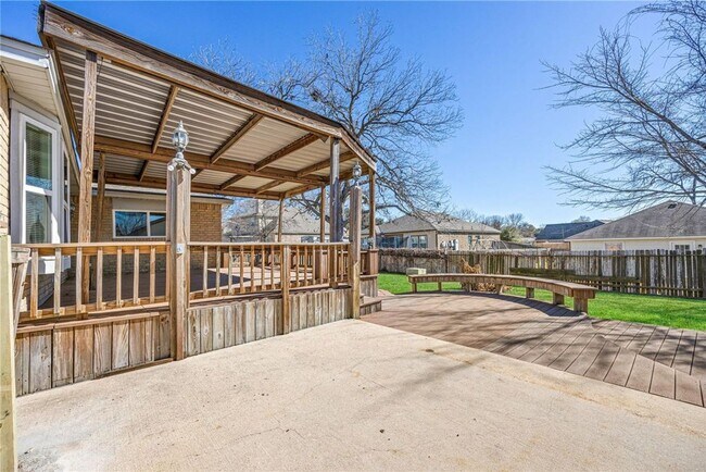 Building Photo - Welcome to this fully remodeled 4/2/2 brick home near Lake Conroe! With new AC/heat, roof, water ...