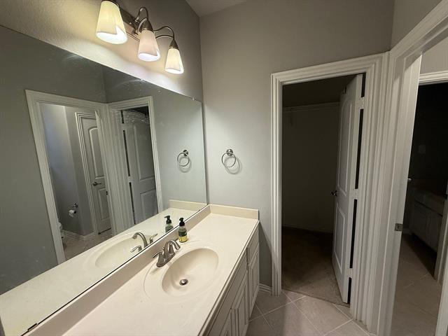 Building Photo - 1610 Singing Water Dr