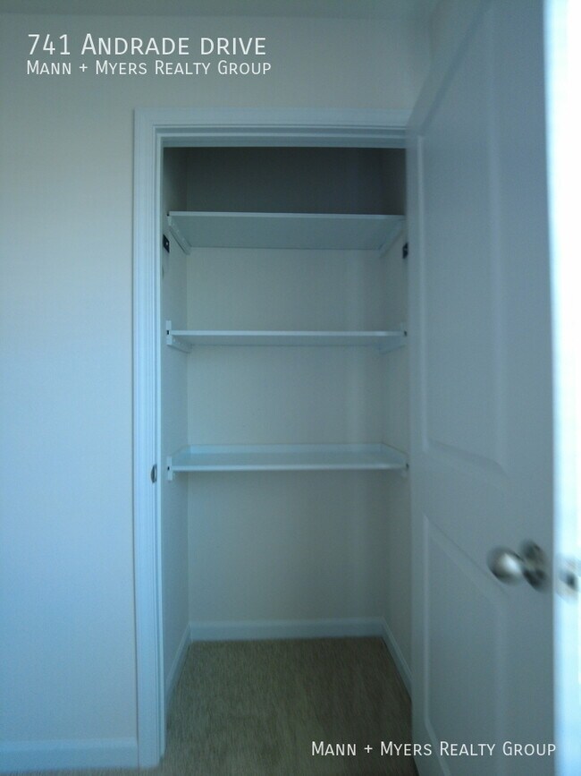 Building Photo - 741 Andrade Dr