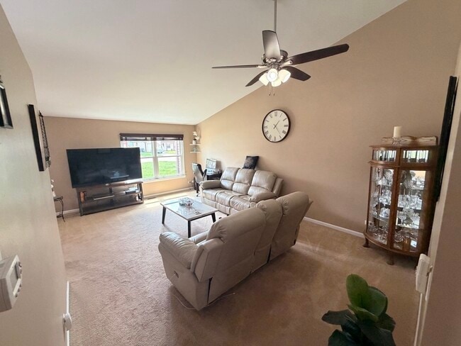 Building Photo - 1219 Huntington Dr