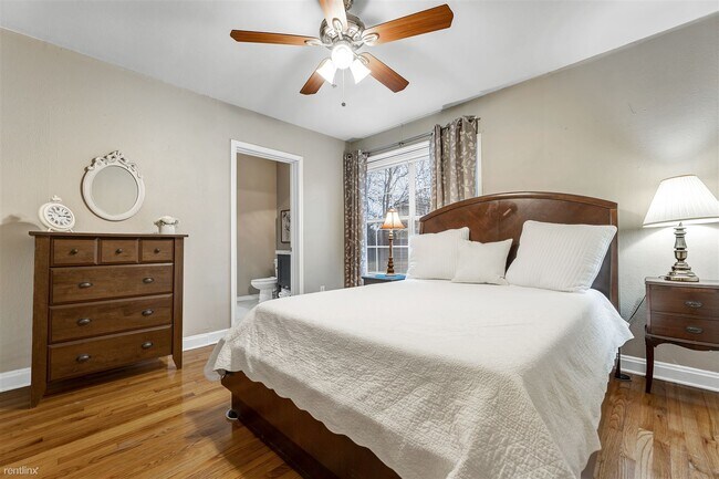 Building Photo - 4 br, 4.5 bath House - 1019 Milner Dr