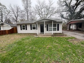 Building Photo - Nice, spacious 3BD/1BA