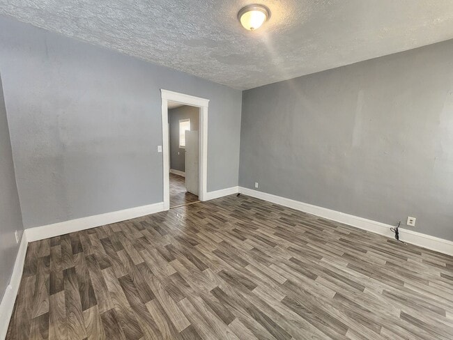 Building Photo - 3443 Regent Rd