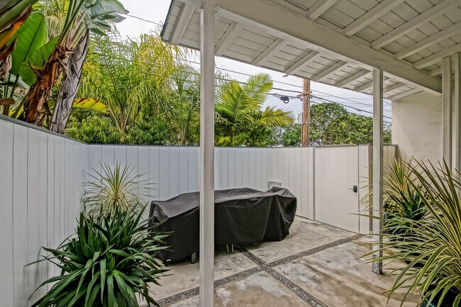 Building Photo - Completely Remodeled, Custom 3BR2BA Home w/ Spacious Floorplan, Amazing Indoor/Outdoor Space, Gat...