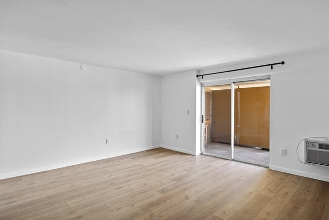 Building Photo - 1025 Hancock St