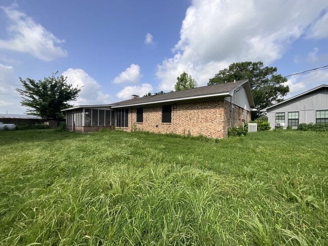 Building Photo - 24291 TX-19