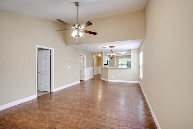 Building Photo - 153 Photinia Dr