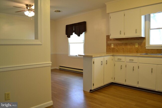 Building Photo - 925 Dyke Branch Rd