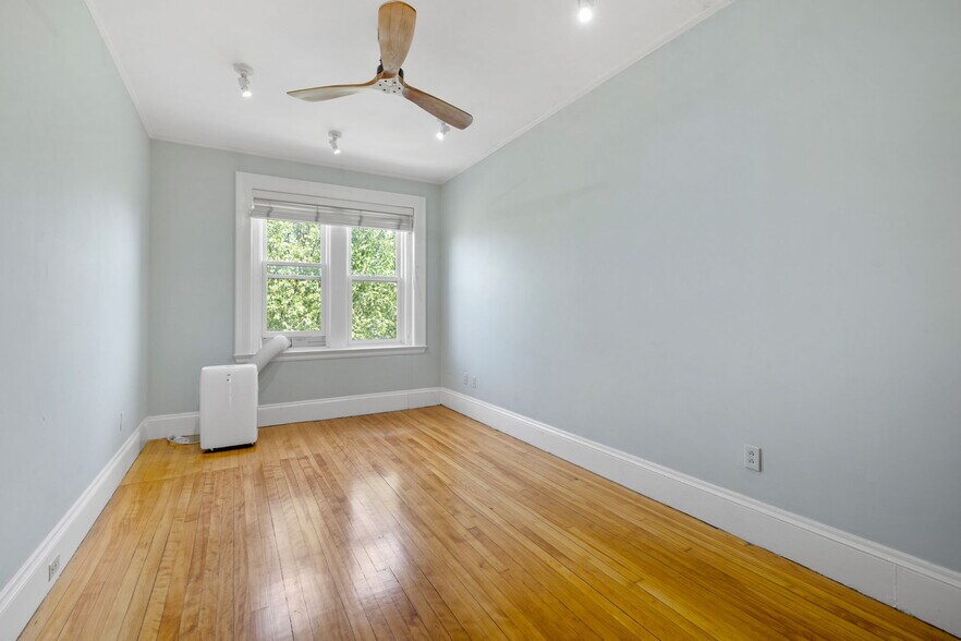 Building Photo - 1011 Beacon St