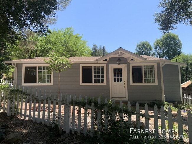 Building Photo - 2446 Liberty Ln