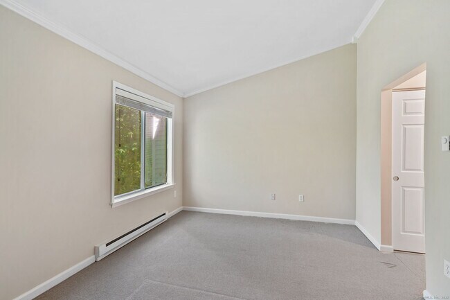 Building Photo - 20 E Pembroke Rd