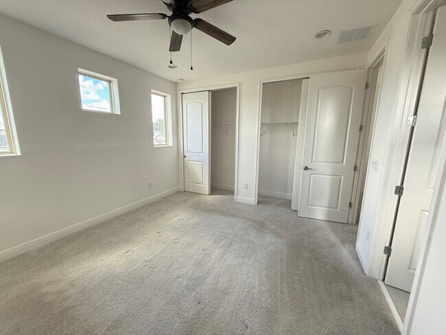 Building Photo - 5/4 spacious Saint Cloud Home