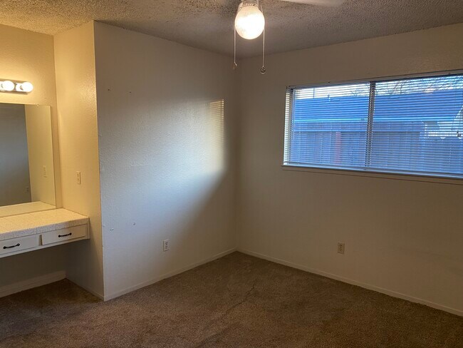 Building Photo - 1720 Floyd Ave