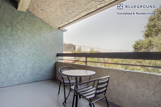 Building Photo - 350 E Del Mar Blvd