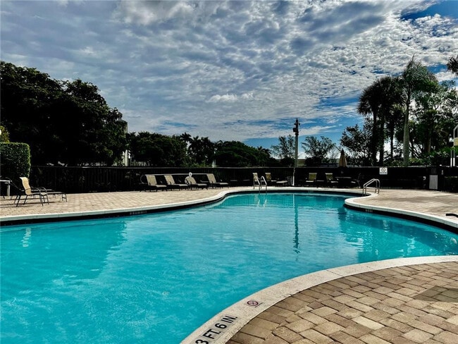 Building Photo - 21420 Tudor Dr
