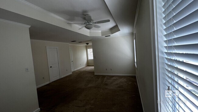 Building Photo - 295 Belrose Ave