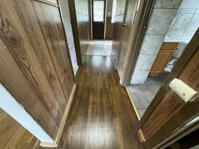 Building Photo - Lovely 2 Bedroom / 1 Bath for Rent - Section 8 Welcome