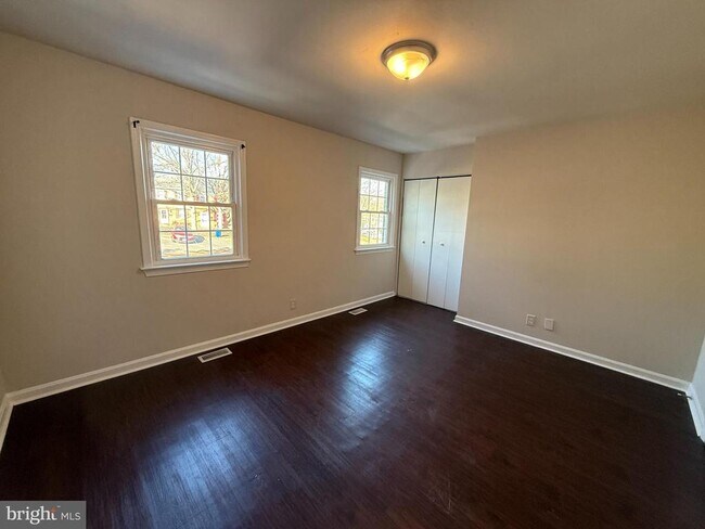 Building Photo - 534 Olde Greenwich Cir