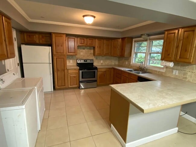 Building Photo - 3 Bed 1 Bath For Rent - Springfield