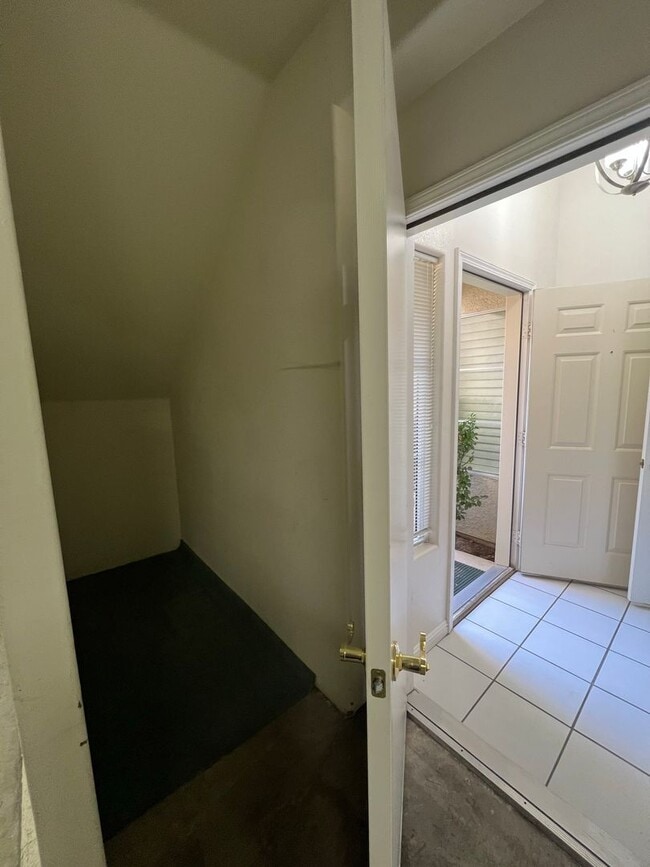 Building Photo - BEAUTIFUL UPGRADED CONDO/MANY AMENITIES - 3 BED, 2 BATH